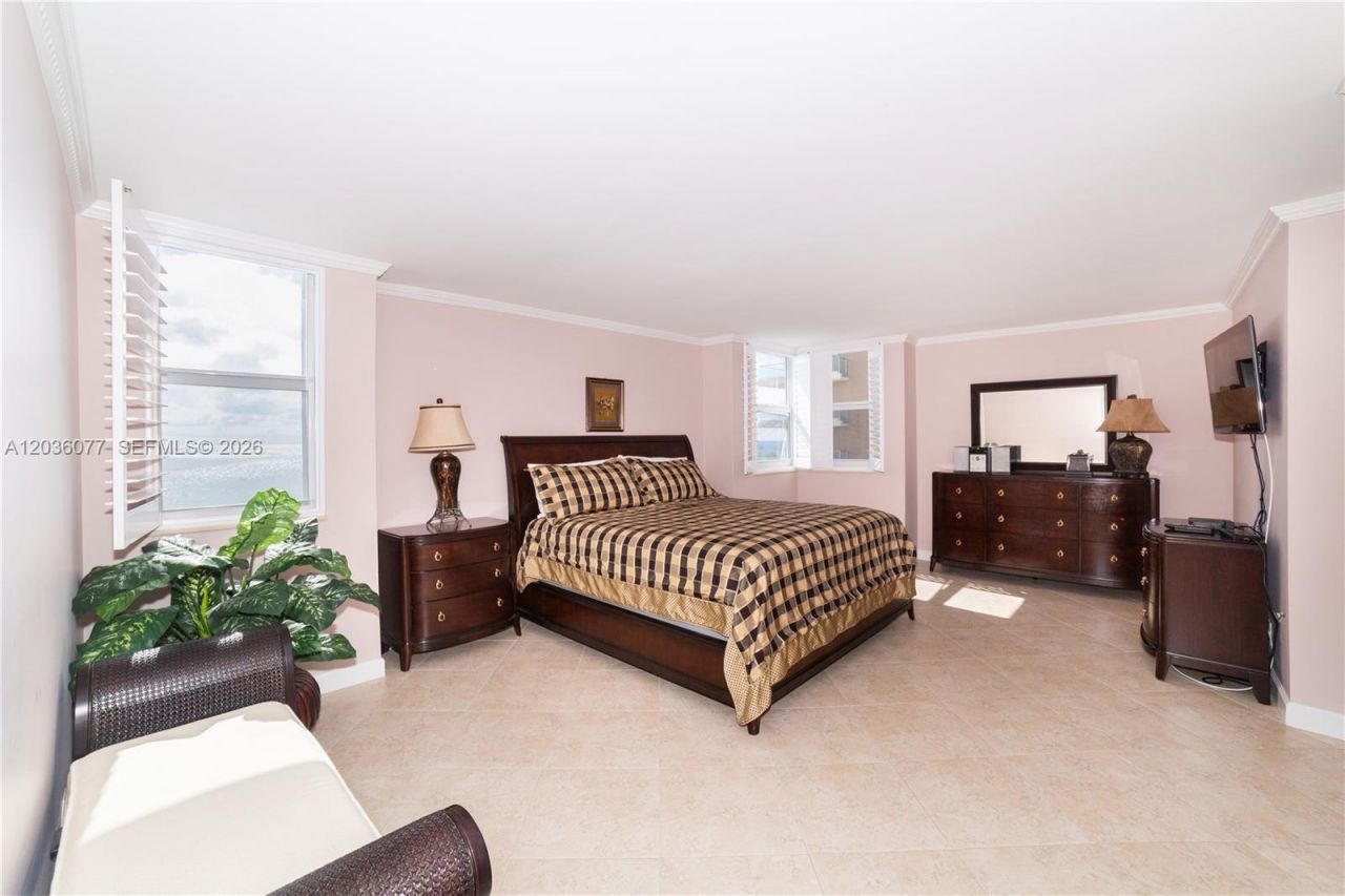 1904 S Ocean Dr , Unit 604, Hallandale Beach, FL 33009 Photo