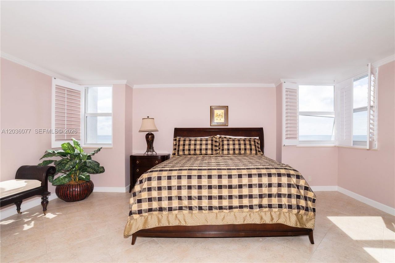 1904 S Ocean Dr , Unit 604, Hallandale Beach, FL 33009 Photo