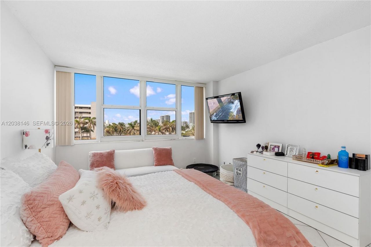 2030 S Ocean Dr , Unit 307, Hallandale Beach, FL 33009 Photo