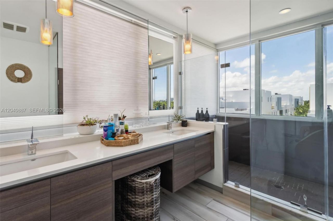 101 N Shore Dr, Unit 101, Miami Beach, FL 33141 Photo