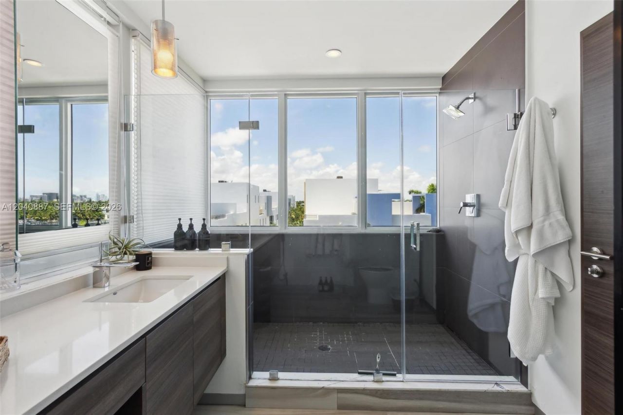 101 N Shore Dr, Unit 101, Miami Beach, FL 33141 Photo