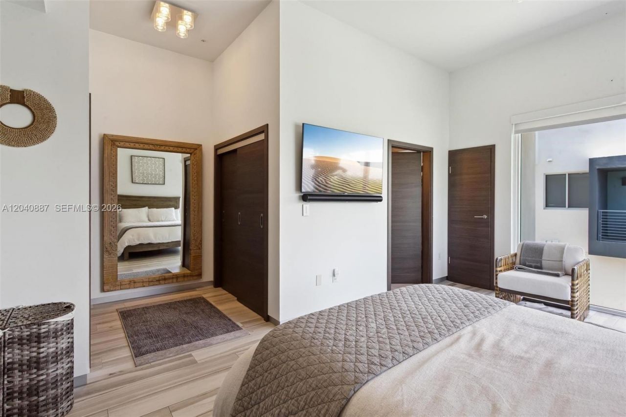 101 N Shore Dr, Unit 101, Miami Beach, FL 33141 Photo