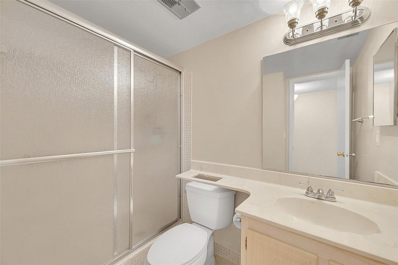 23 Abbey Lane, Unit 202, Delray Beach, FL 33446 Photo