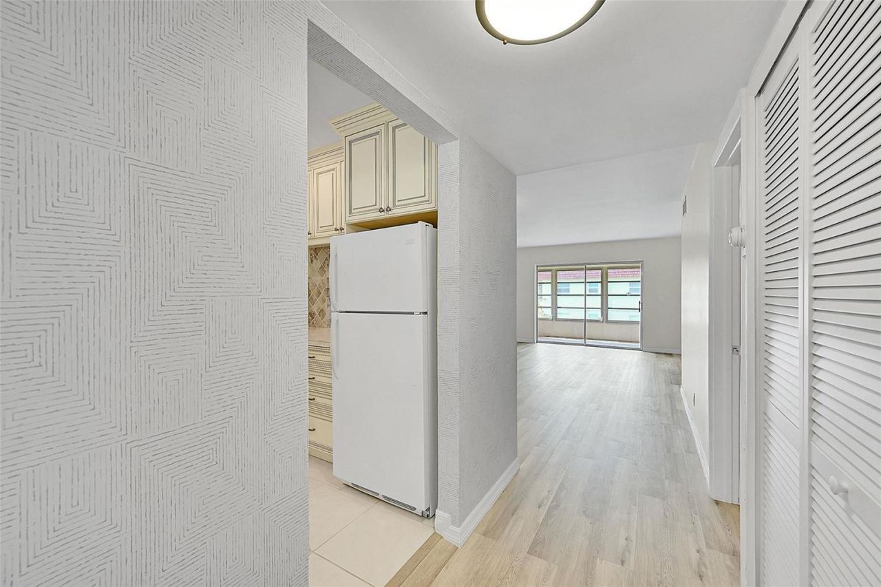 23 Abbey Lane, Unit 202, Delray Beach, FL 33446 Photo