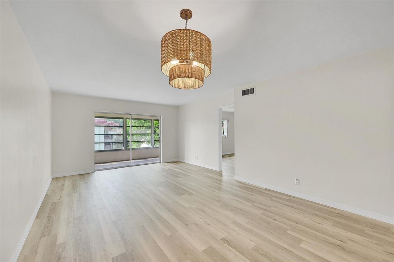 23 Abbey Lane, Unit 202, Delray Beach, FL 33446 Photo