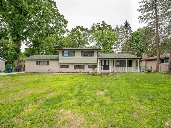 6742 Canterbury Court , Shelby Twp, MI 48316