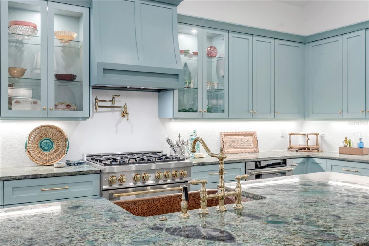 807 E 10th Avenue, New Smyrna Beach, FL 32169 Photo