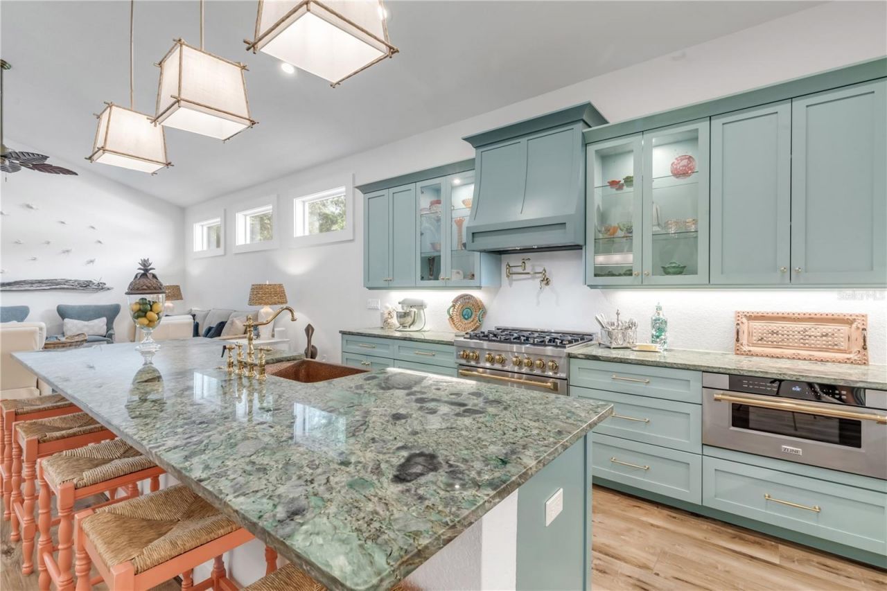 807 E 10th Avenue, New Smyrna Beach, FL 32169 Photo