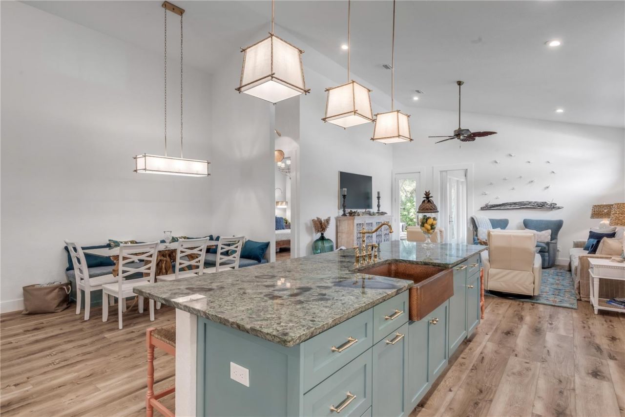 807 E 10th Avenue, New Smyrna Beach, FL 32169 Photo