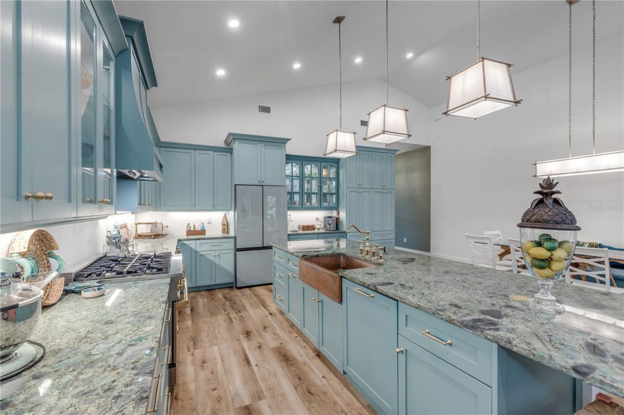 807 E 10th Avenue, New Smyrna Beach, FL 32169 Photo