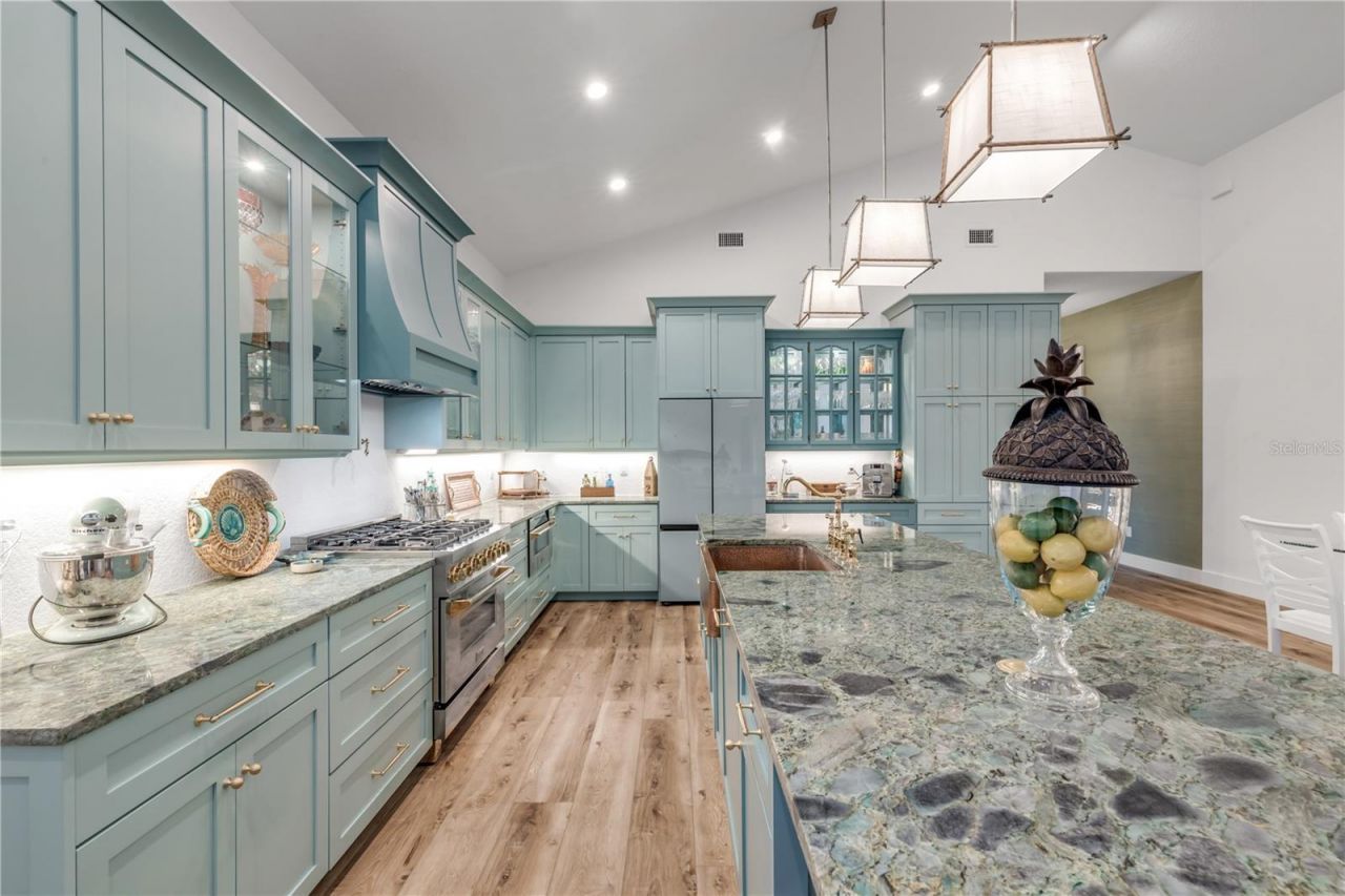 807 E 10th Avenue, New Smyrna Beach, FL 32169 Photo