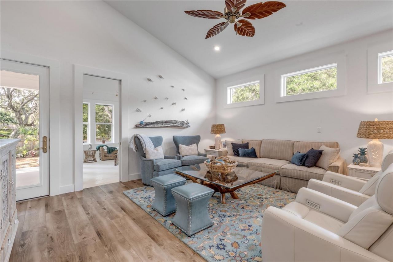 807 E 10th Avenue, New Smyrna Beach, FL 32169 Photo
