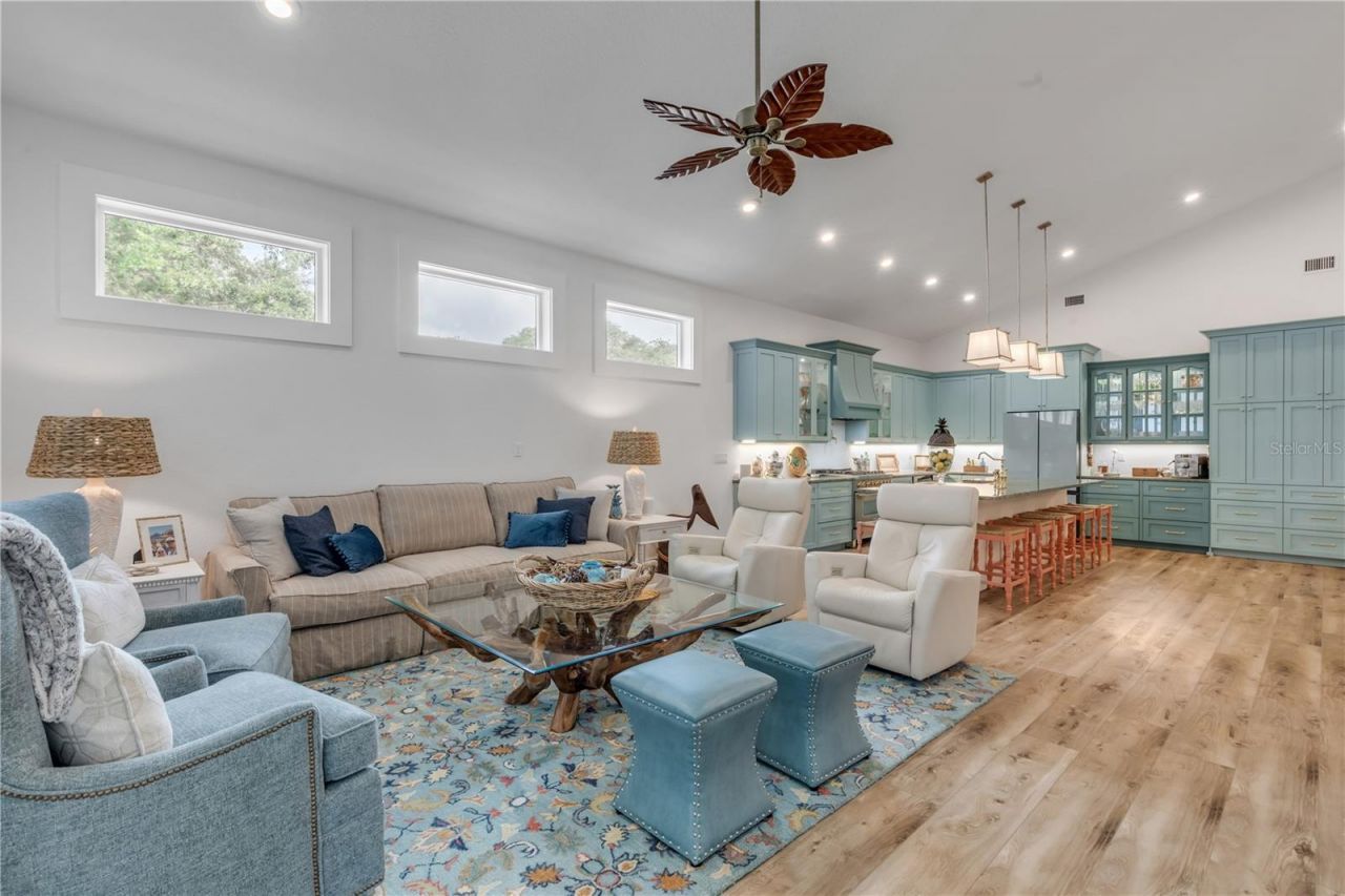 807 E 10th Avenue, New Smyrna Beach, FL 32169 Photo