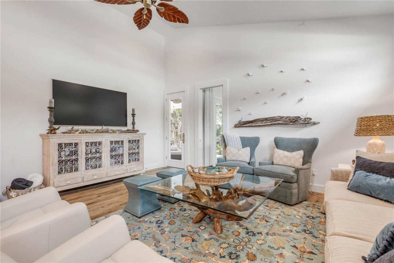 807 E 10th Avenue, New Smyrna Beach, FL 32169 Photo