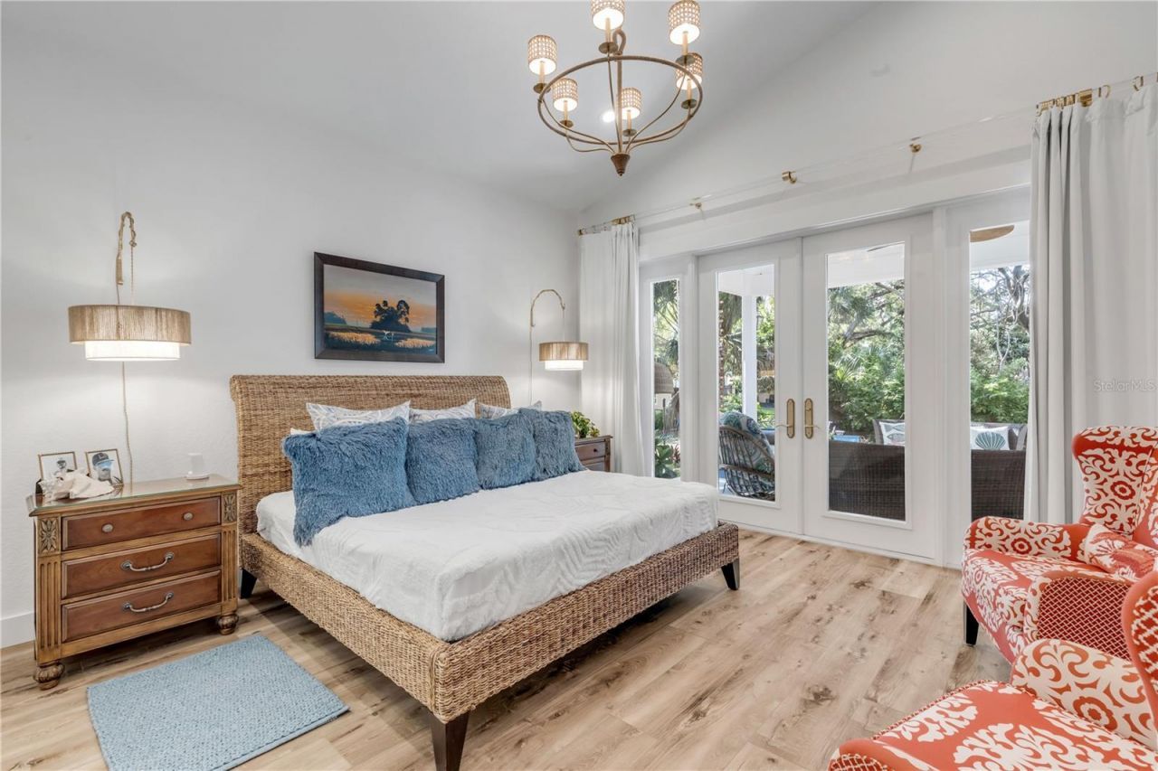 807 E 10th Avenue, New Smyrna Beach, FL 32169 Photo