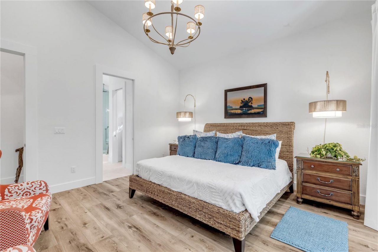 807 E 10th Avenue, New Smyrna Beach, FL 32169 Photo