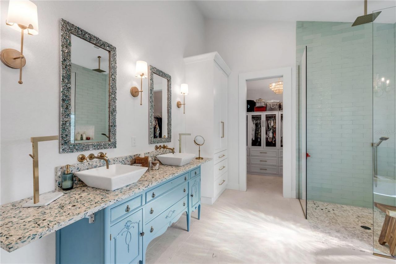 807 E 10th Avenue, New Smyrna Beach, FL 32169 Photo