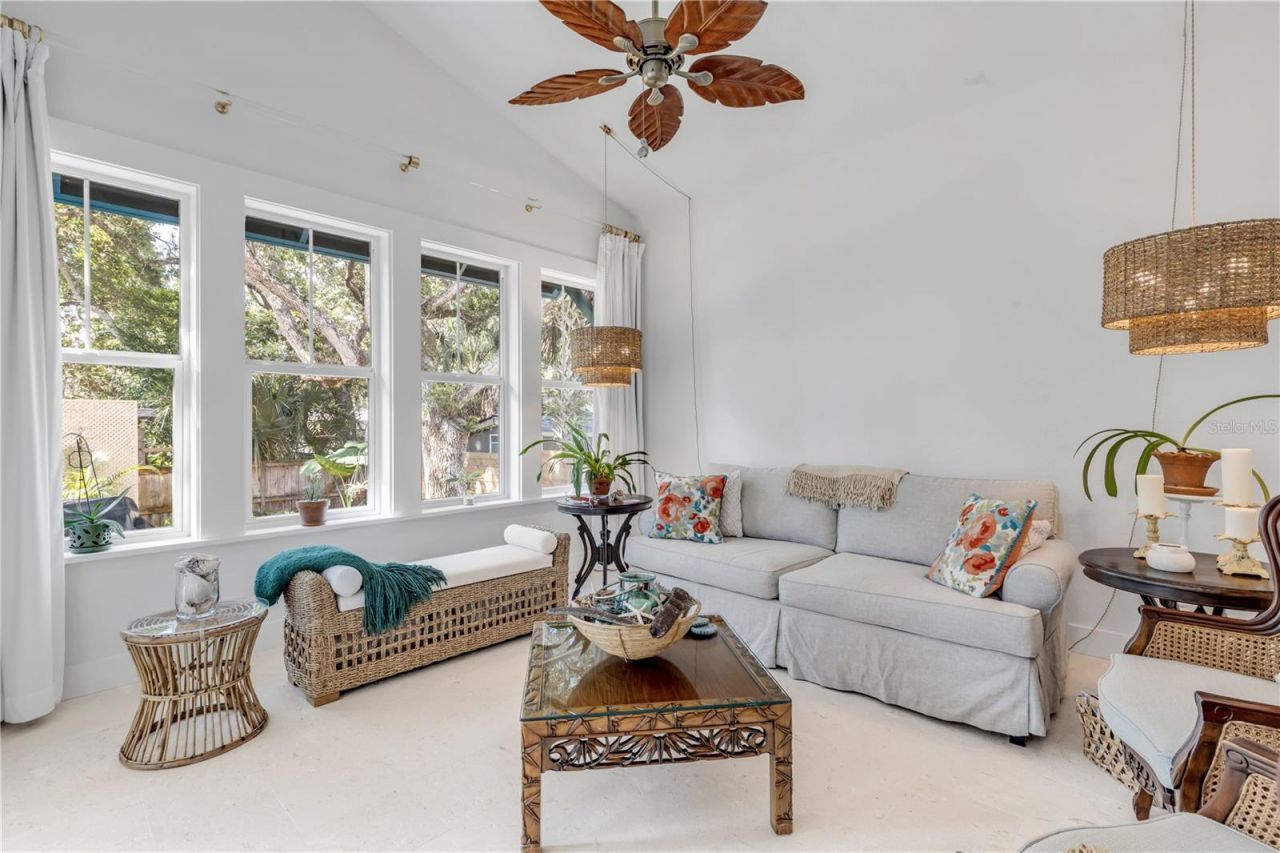807 E 10th Avenue, New Smyrna Beach, FL 32169 Photo