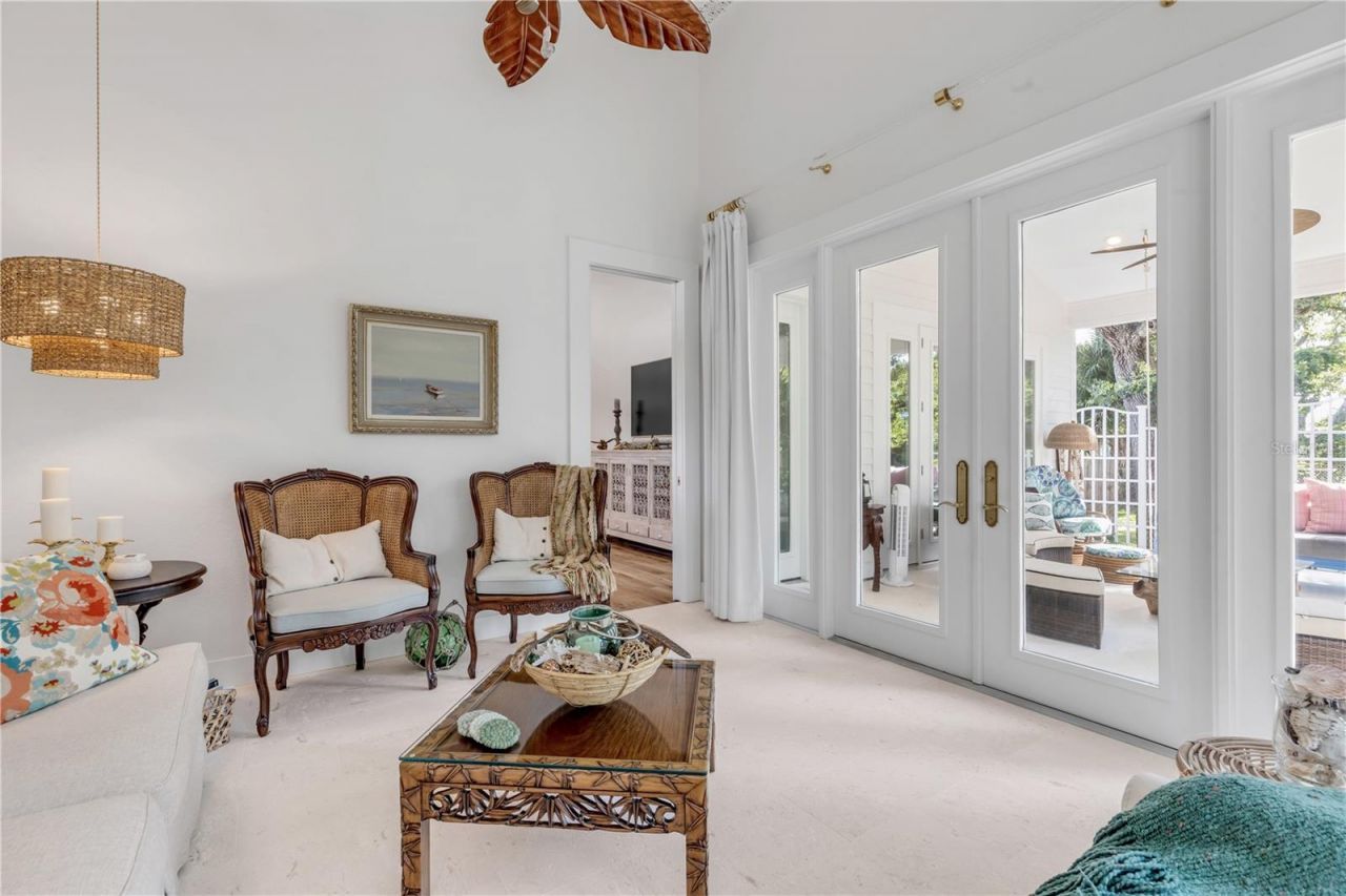 807 E 10th Avenue, New Smyrna Beach, FL 32169 Photo