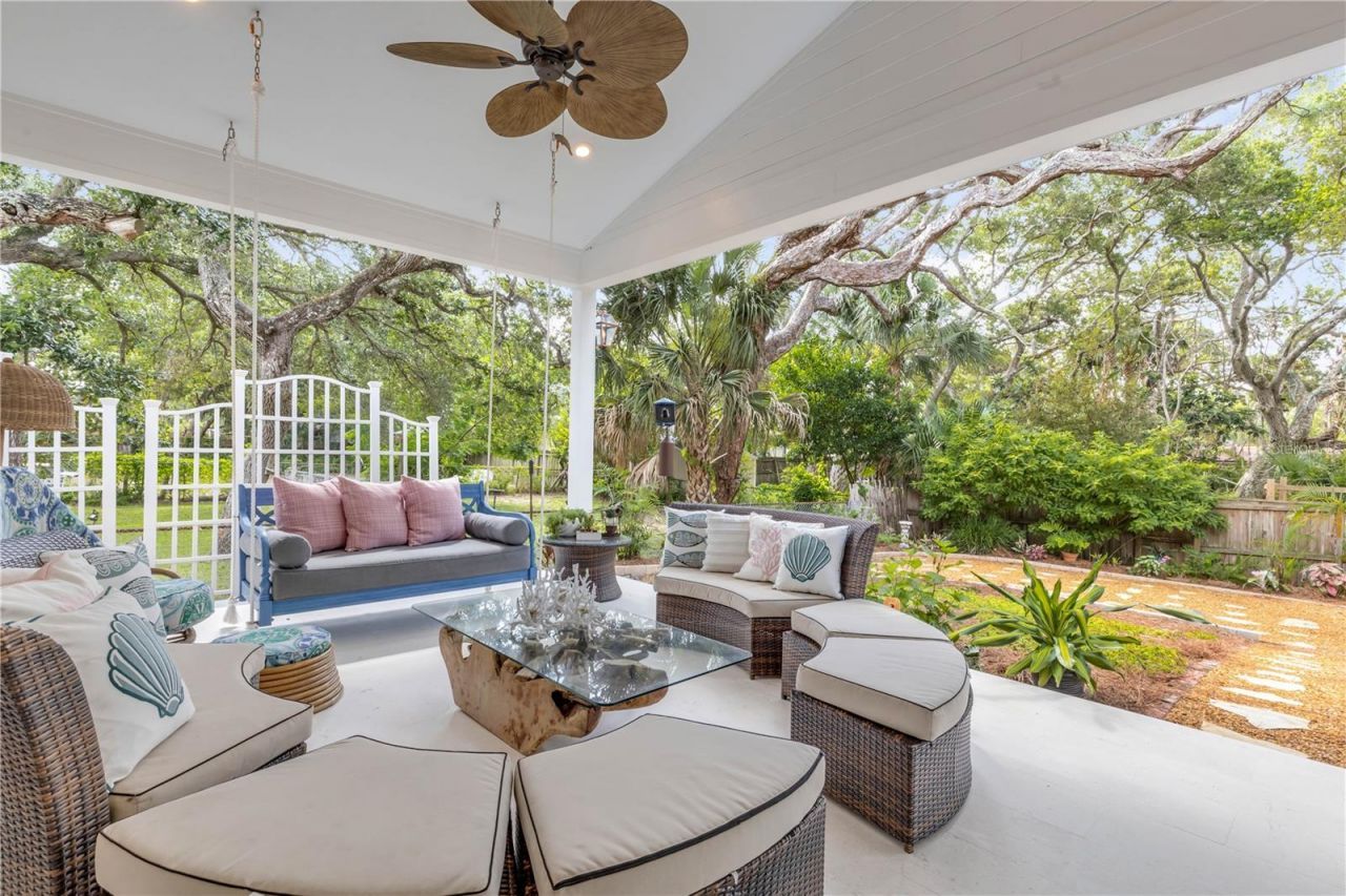 807 E 10th Avenue, New Smyrna Beach, FL 32169 Photo