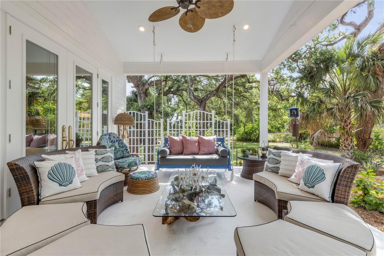 807 E 10th Avenue, New Smyrna Beach, FL 32169 Photo