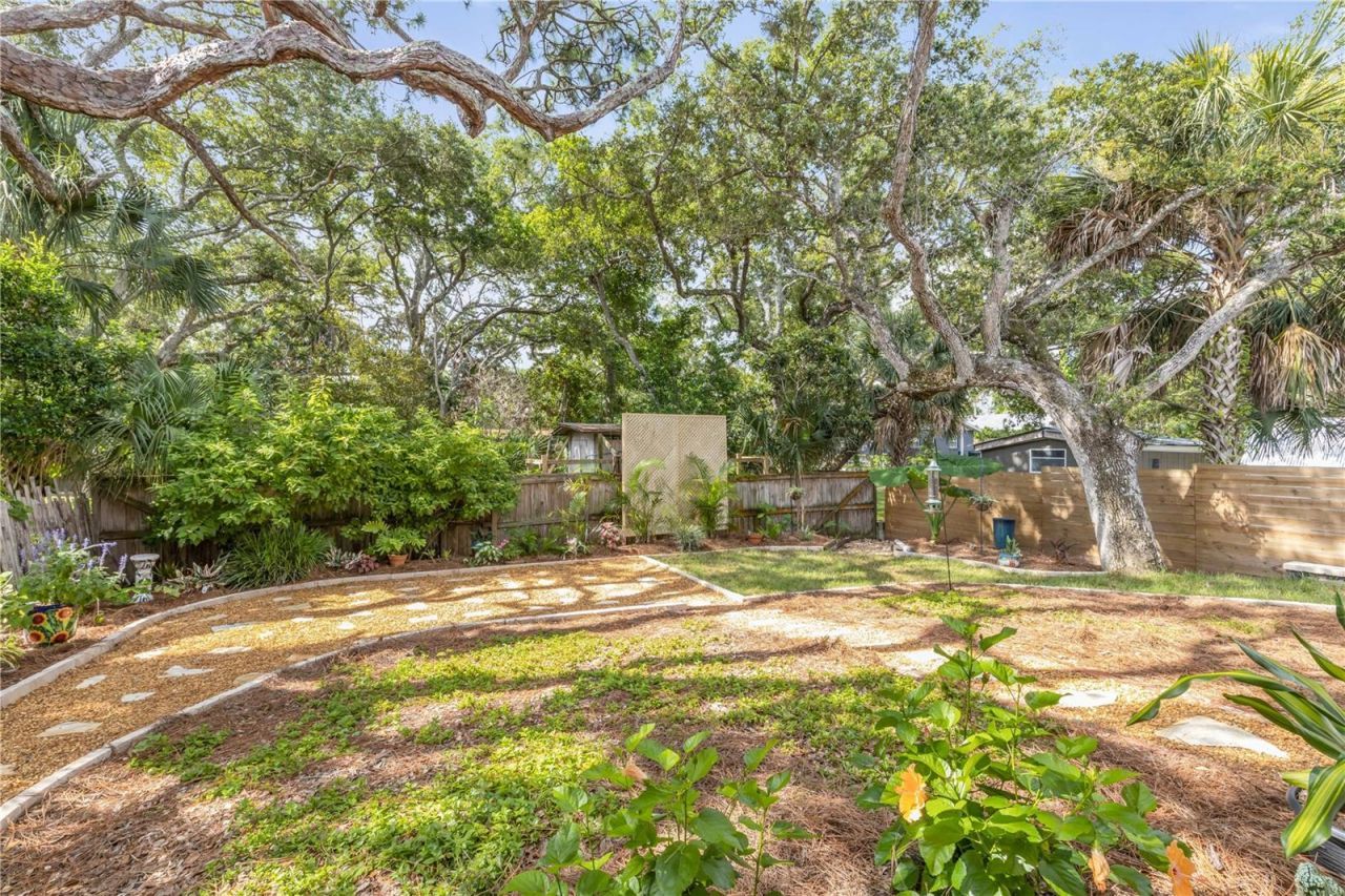 807 E 10th Avenue, New Smyrna Beach, FL 32169 Photo