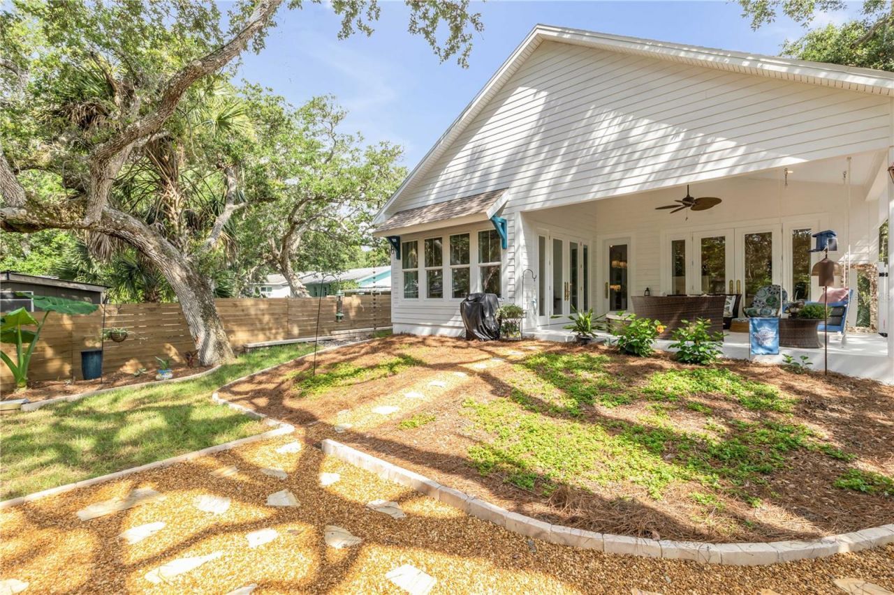 807 E 10th Avenue, New Smyrna Beach, FL 32169 Photo