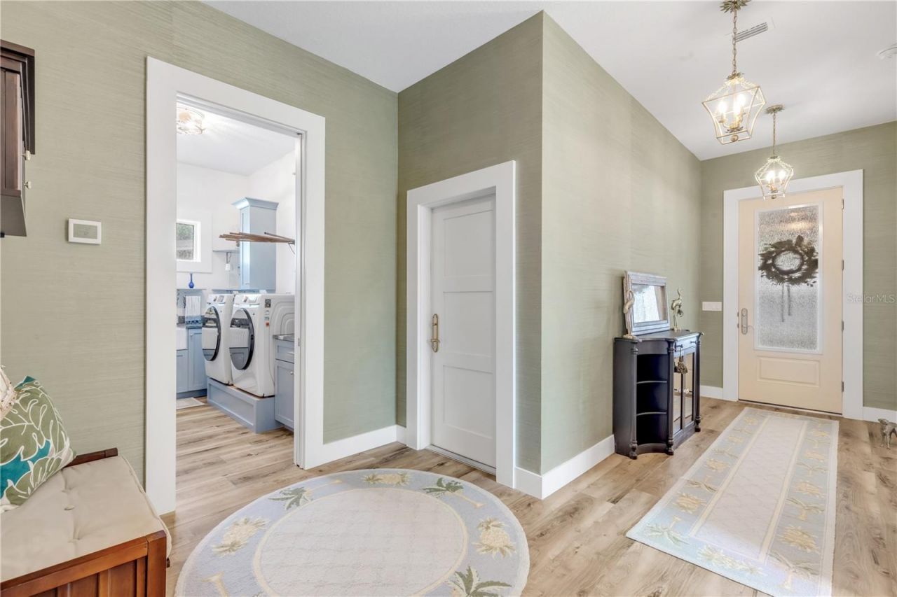 807 E 10th Avenue, New Smyrna Beach, FL 32169 Photo