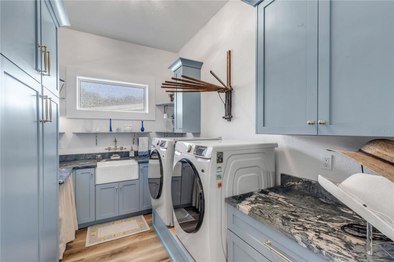 807 E 10th Avenue, New Smyrna Beach, FL 32169 Photo