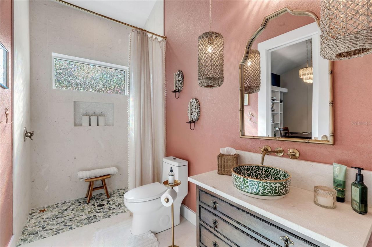 807 E 10th Avenue, New Smyrna Beach, FL 32169 Photo