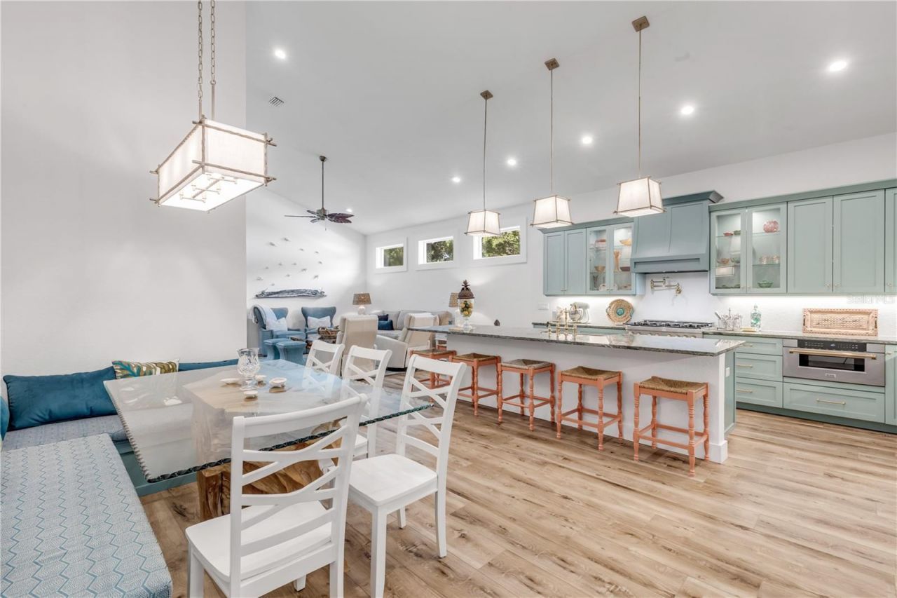 807 E 10th Avenue, New Smyrna Beach, FL 32169 Photo