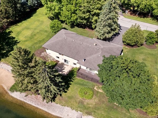 2720 N Bayview Lane , McHenry, IL 60051