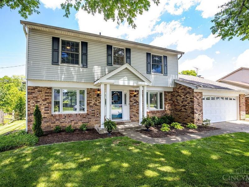 7300 Pickway Drive, Miami Twp, OH 45233 Photo 2