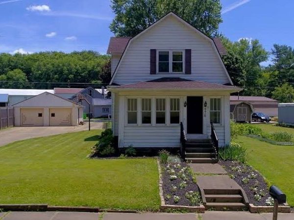 976 N Main Street , Killbuck, OH 44637
