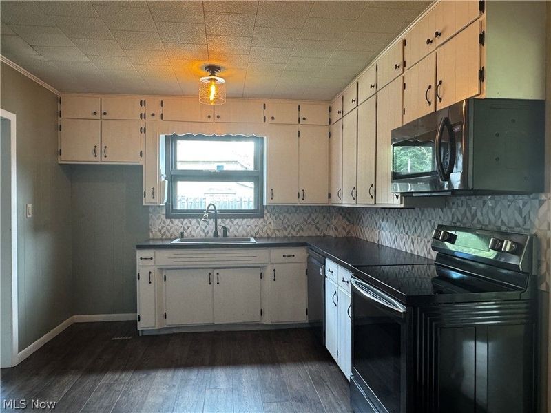 976 N Main Street, Killbuck, OH 44637 Photo 8