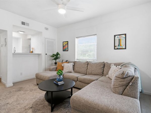 739 E Oltorf ST , Austin, TX 78704