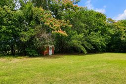 124 Whistling Swan Road photo 4