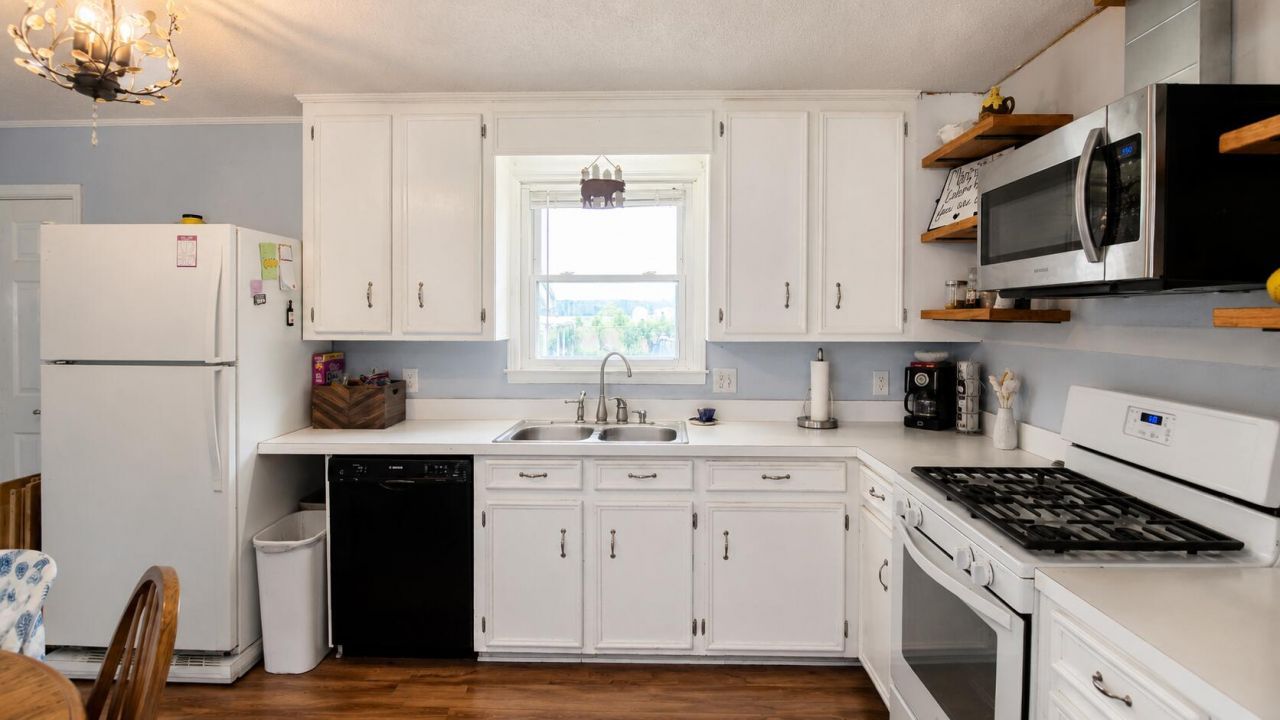124 Whistling Swan Road Photo 8