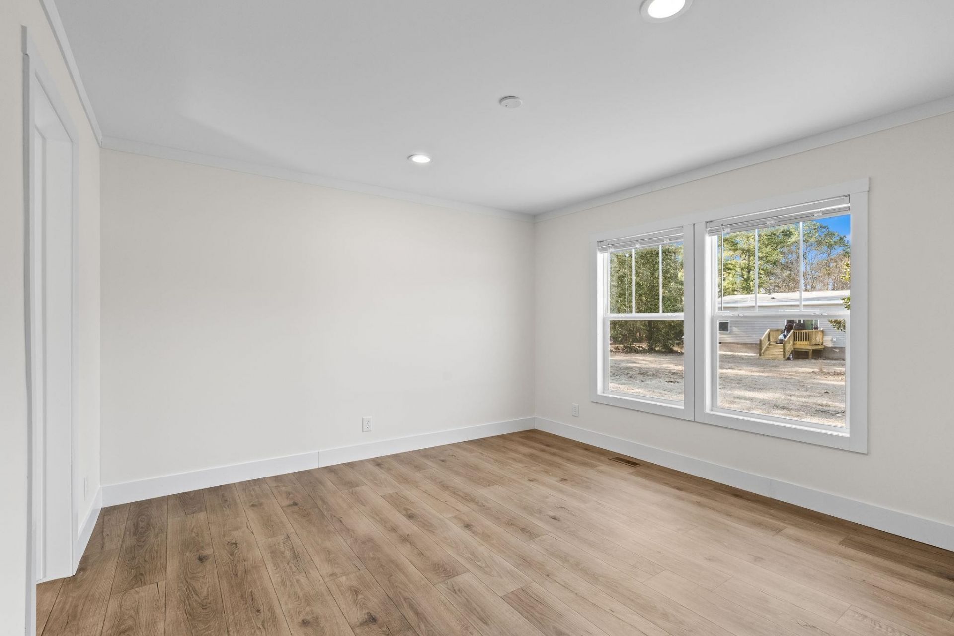 2409 Satellite Circle Photo 16