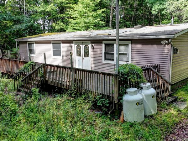119 Galahad Road , Greeley, PA 18425