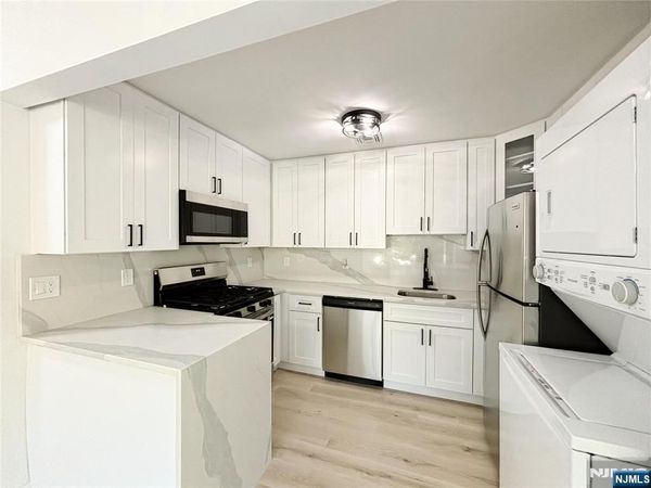135 Falcon Ridge Way, HAMBURG, NJ 07419