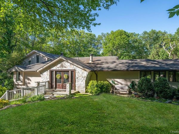 121 Laurel Lane , Laurel Hollow, NY 11791