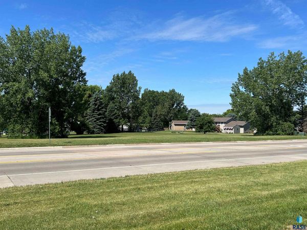 305 E Highway 38 Hwy, Hartford, SD 57033