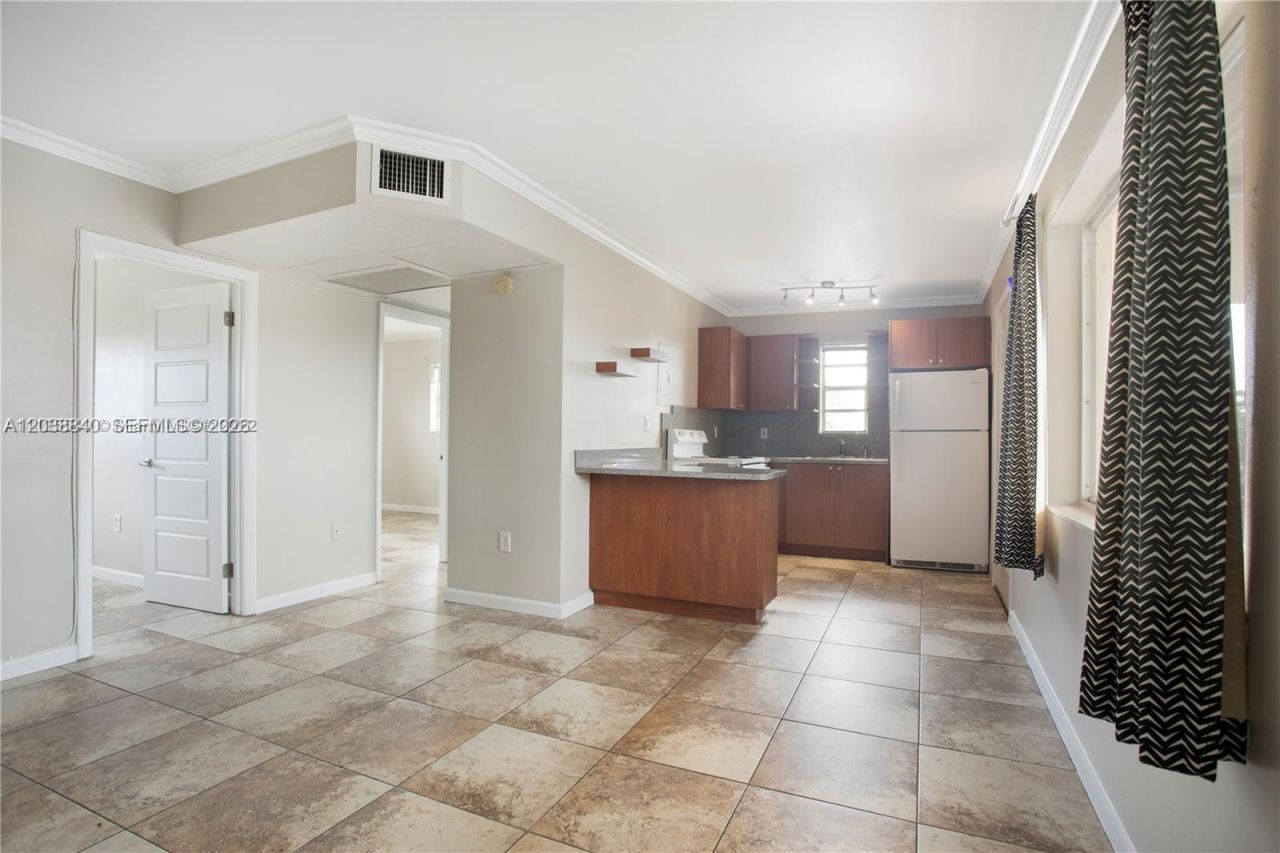 1020 SW 7th St , Unit 9, Miami, FL 33130 Photo