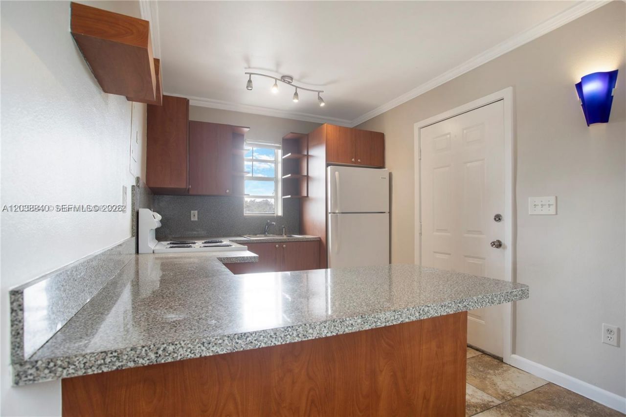 1020 SW 7th St , Unit 9, Miami, FL 33130 Photo