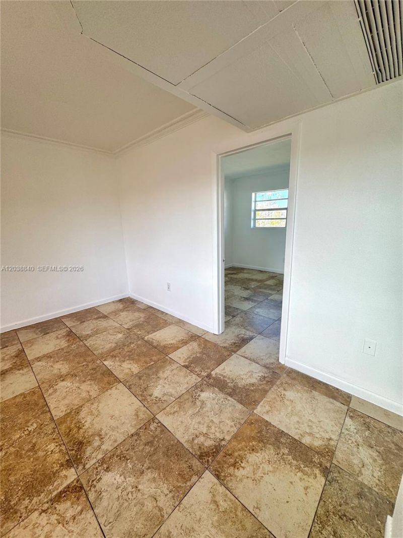1020 SW 7th St, Unit 9, Miami, FL 33130 Photo