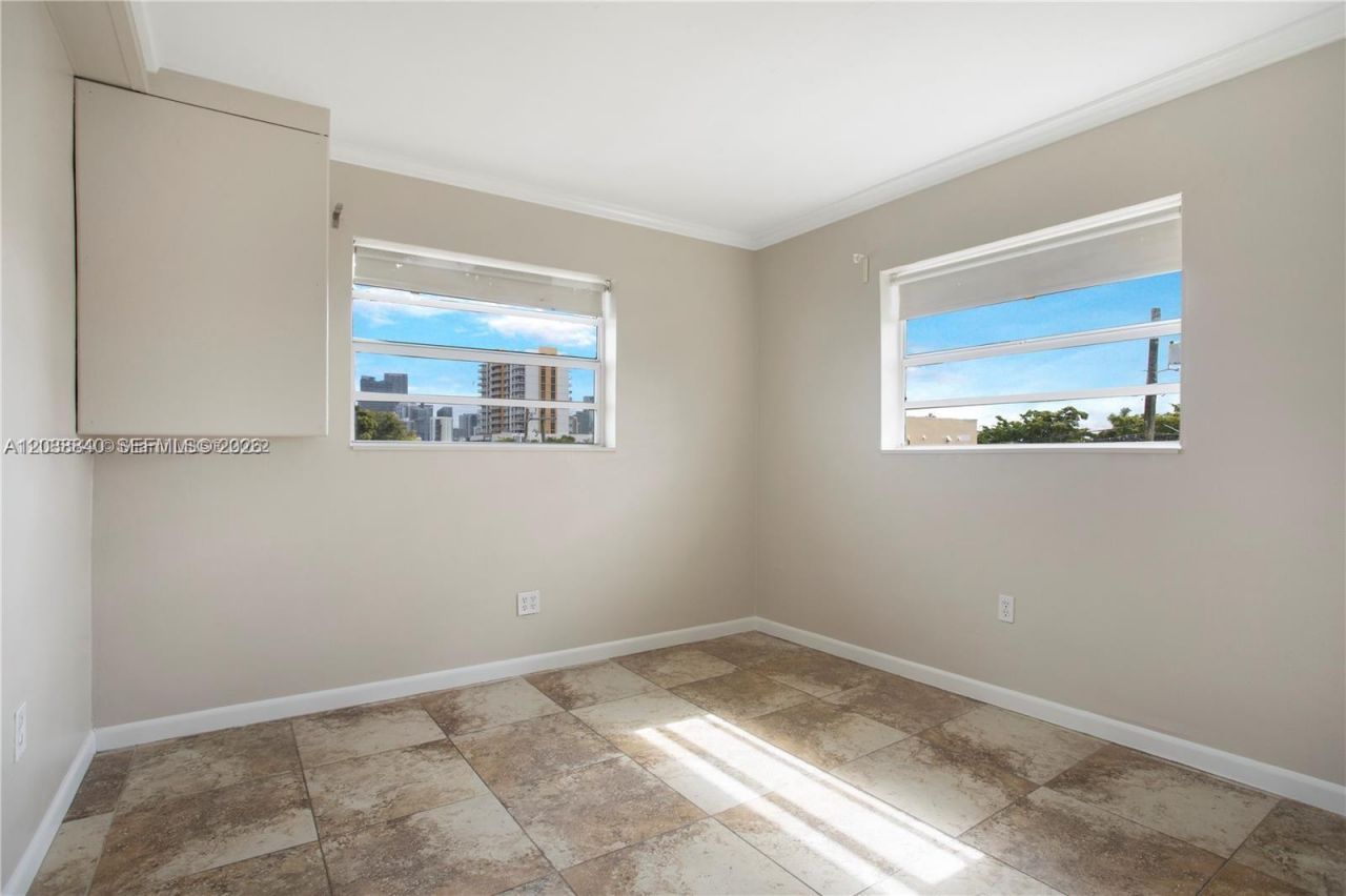1020 SW 7th St , Unit 9, Miami, FL 33130 Photo