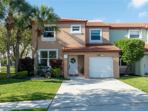 754 NW 154th Ave , Pembroke Pines, FL 33028