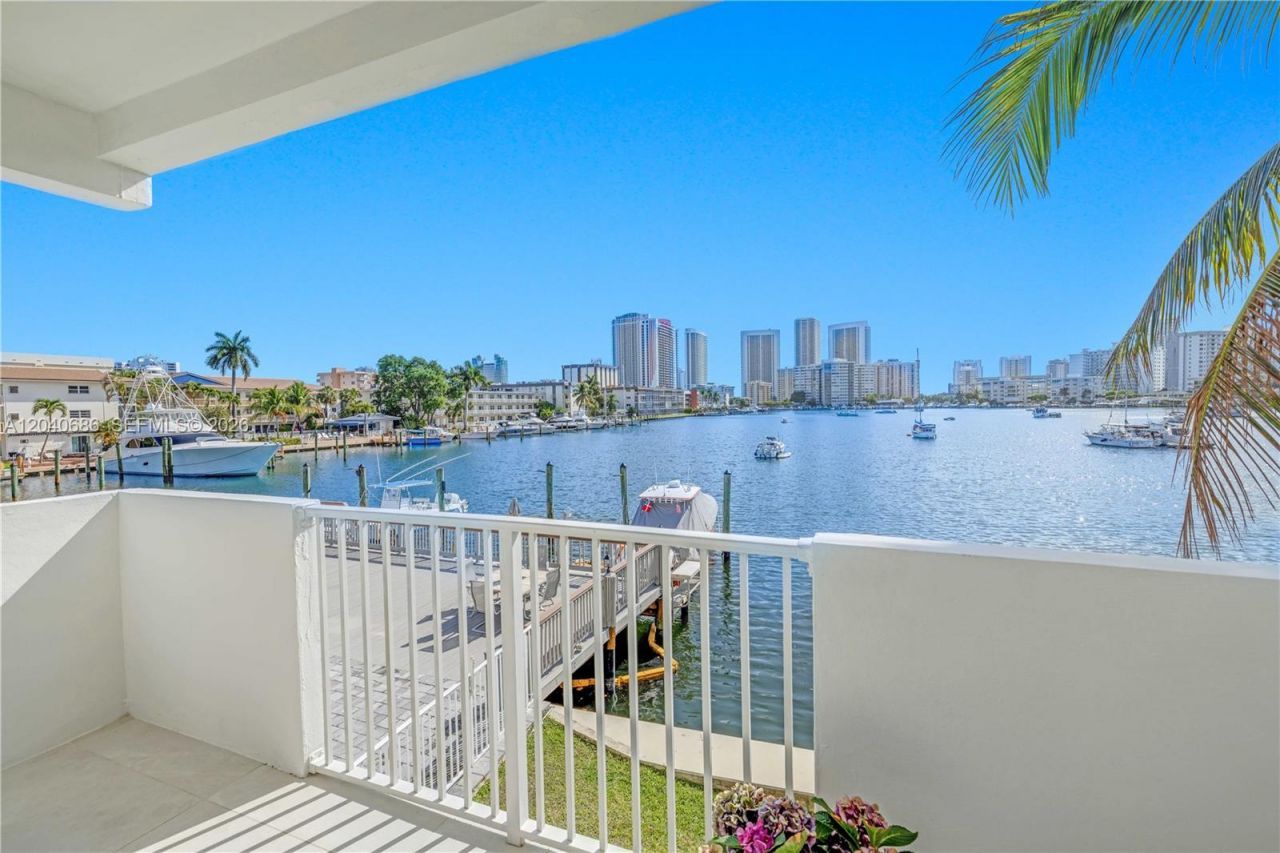 462 Golden Isles Dr , Unit 211, Hallandale Beach, FL 33009 Photo