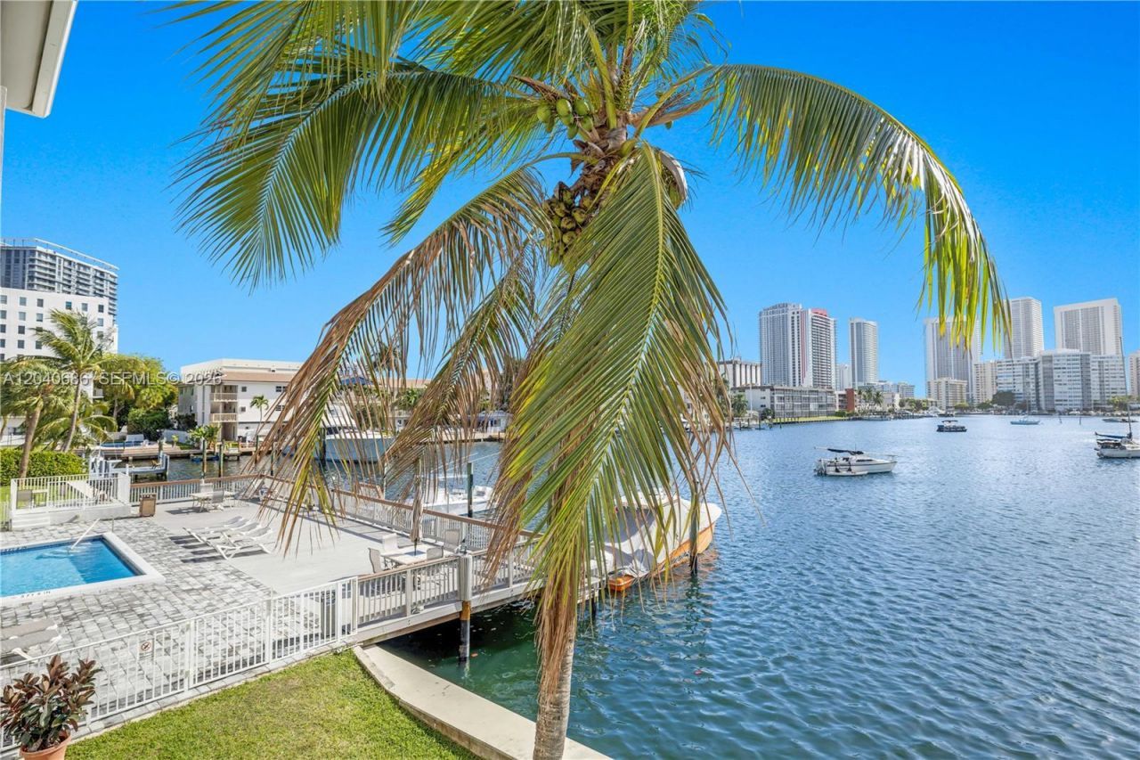 462 Golden Isles Dr , Unit 211, Hallandale Beach, FL 33009 Photo